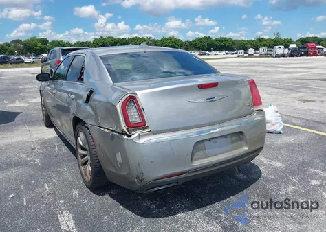 2017 Chrysler 300C z USA, uszkodzony, nr VIN 2C3CCAEG6HH590863